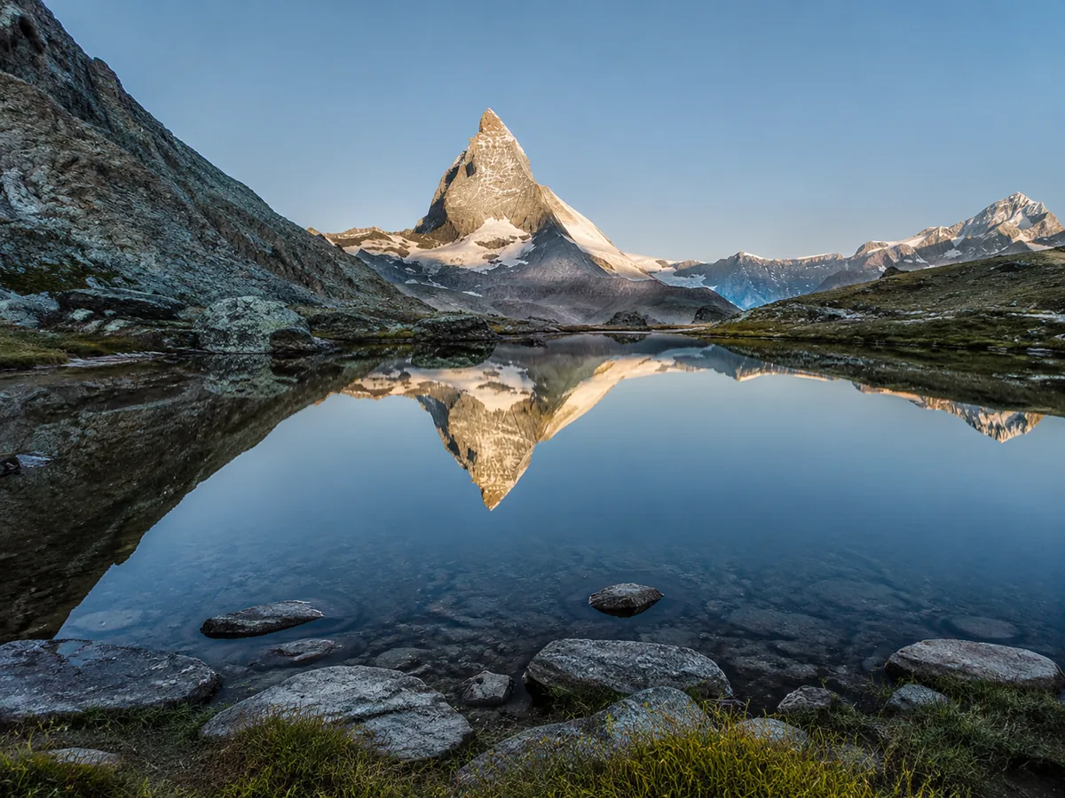 Der Riffelsee auf dem Wanderweg unterhalb von Rotenboden